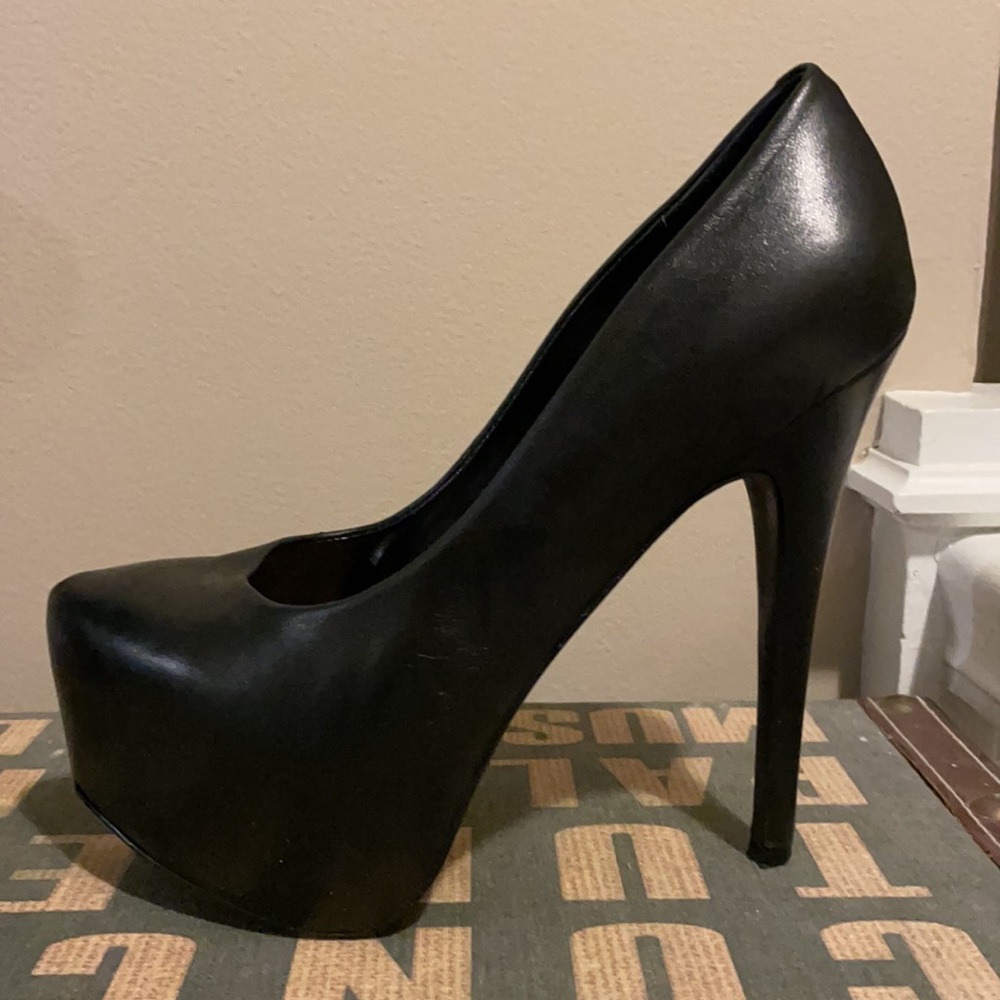 Steve Madden Leather Platform Pumps